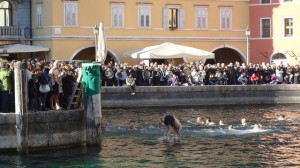 Tuffi del primo dell'anno a Riva del Garda Tuffi del primo dell'anno a Riva del Garda