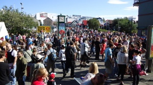Folla a Reykjavik per la Notte della Cultura
