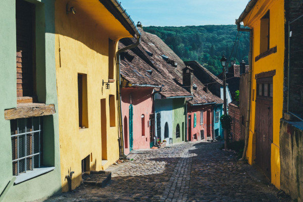 Stradina con case colorate a Sighisoara
