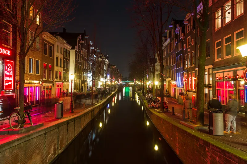Canale nel quartiere a luci rosse di Amsterdam